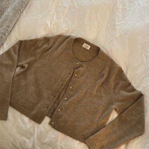 Aritzia Wilfred Cropped Cardigan Sweater in Beige (Small)
